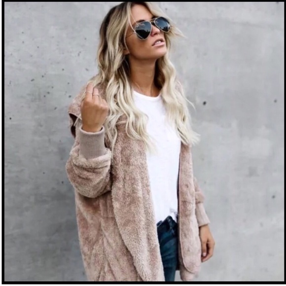 Cozy Sherpa in tan - Picture 6 of 6